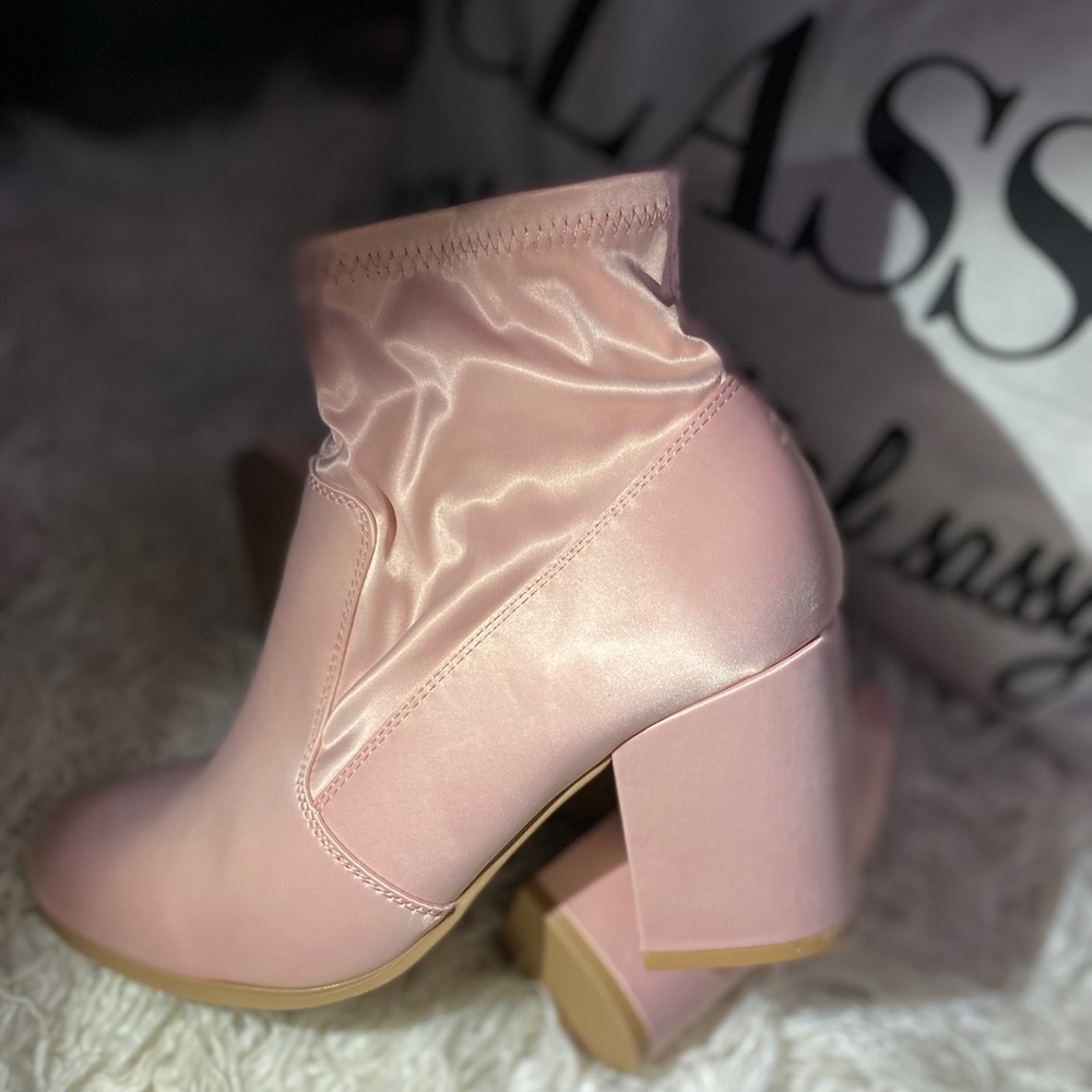 Low cut booties